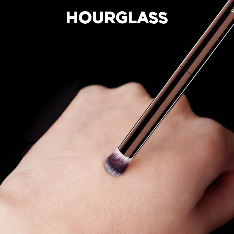 Hourglass – Pinceau